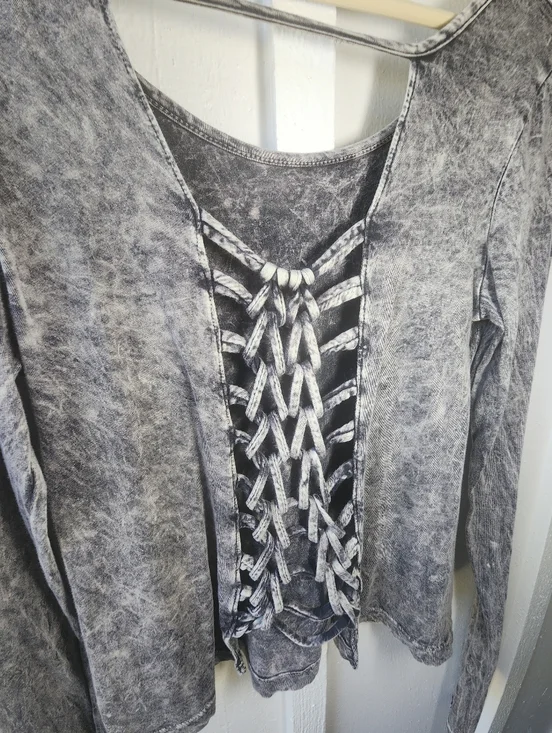 THE CLAS-SIC Gray Acid-Wash Lace-Up Back Long Sleeve Top Goth Dark Size Small - Picture 3 of 8